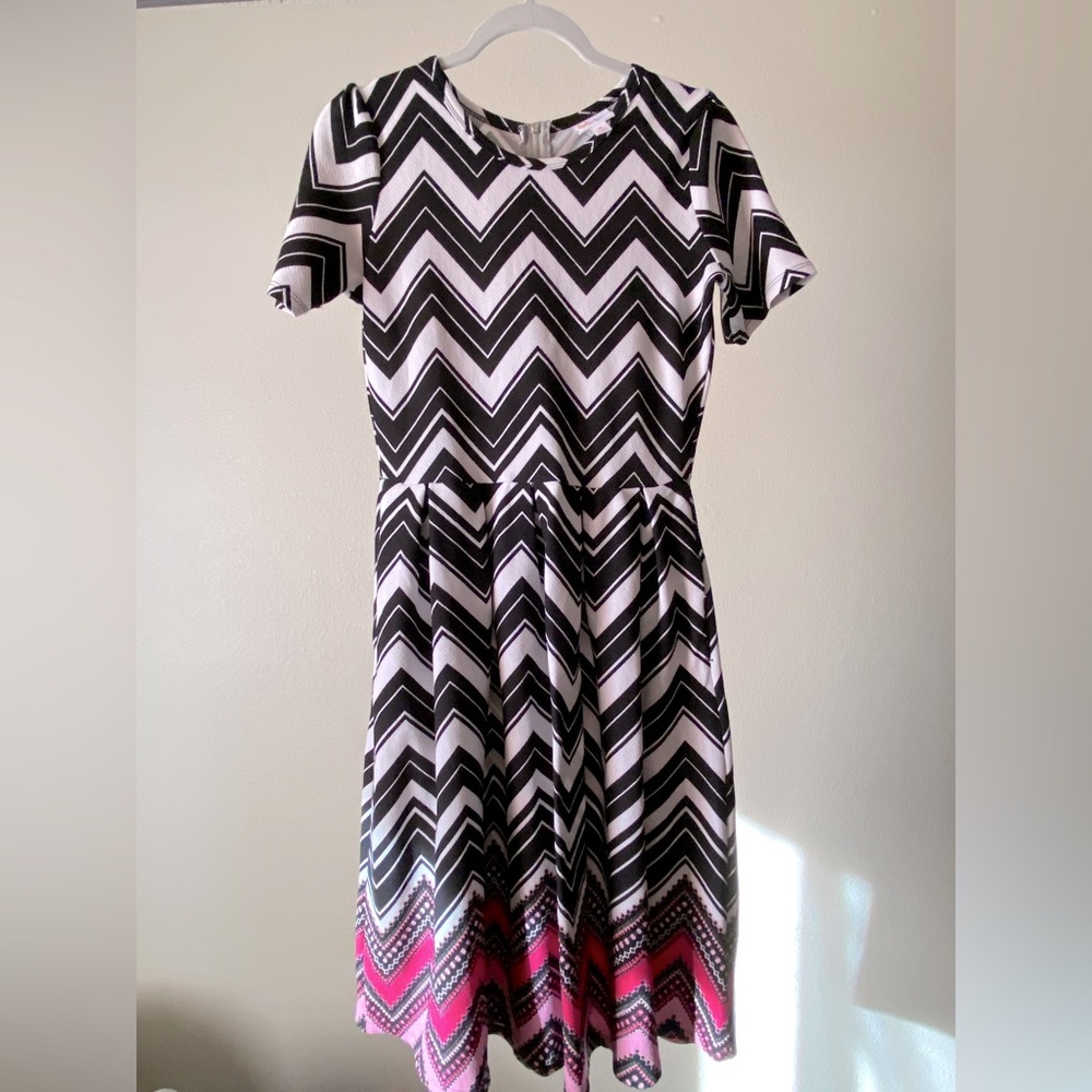 M Lula Roe Amelia Fun Patterned Dress